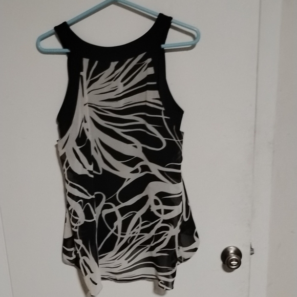 Roz & Ali Black and White Graphic Scoop Neck Tank Top - Picture 3 of 3